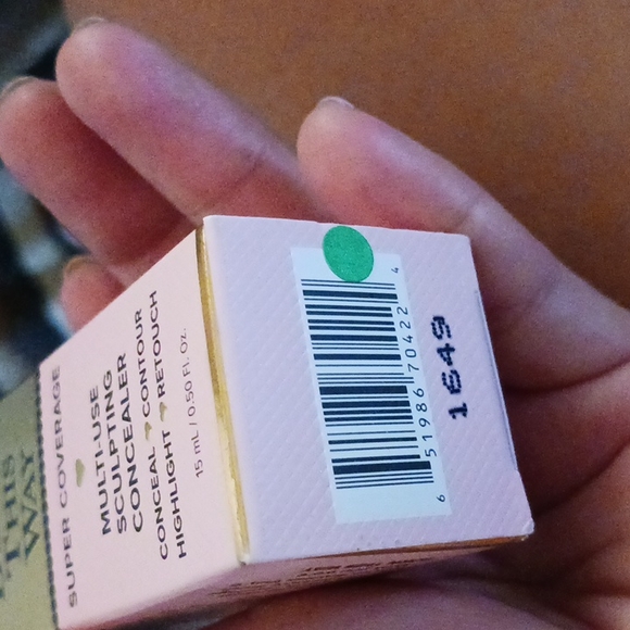 Concealer - Picture 3 of 4